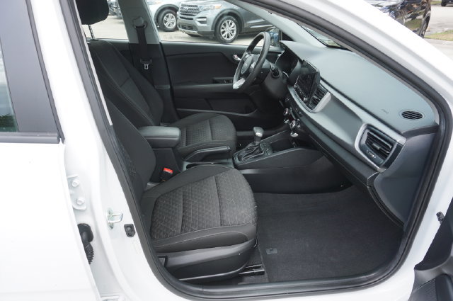 Used 2023 Kia Rio S w/ Technology Package FWD image 3
