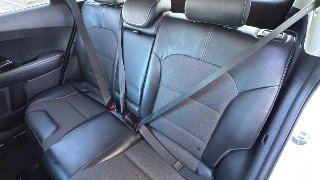 Used 2017 Kia Niro EX image 23