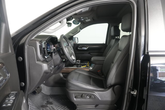 Used 2023 Chevrolet Silverado 1500 LT Trail Boss w/ LT Trail Boss Premium Package AWD/4WD image 29