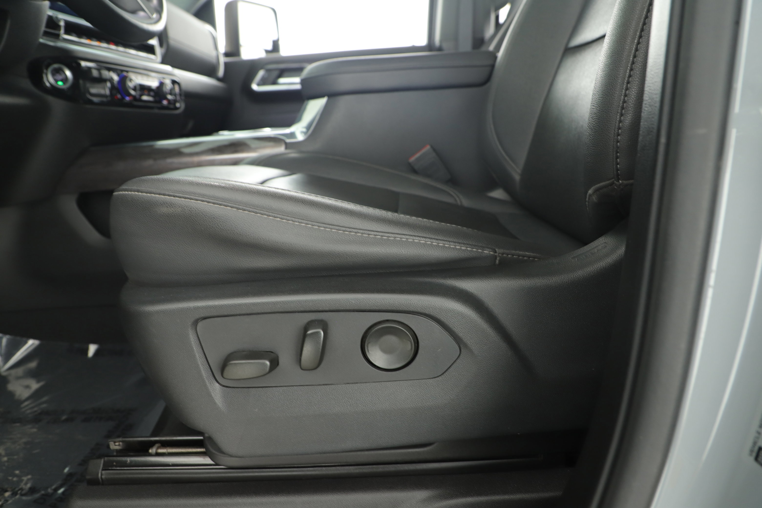 Used 2024 Chevrolet Silverado 2500 LTZ w/ LTZ Plus Package image 11