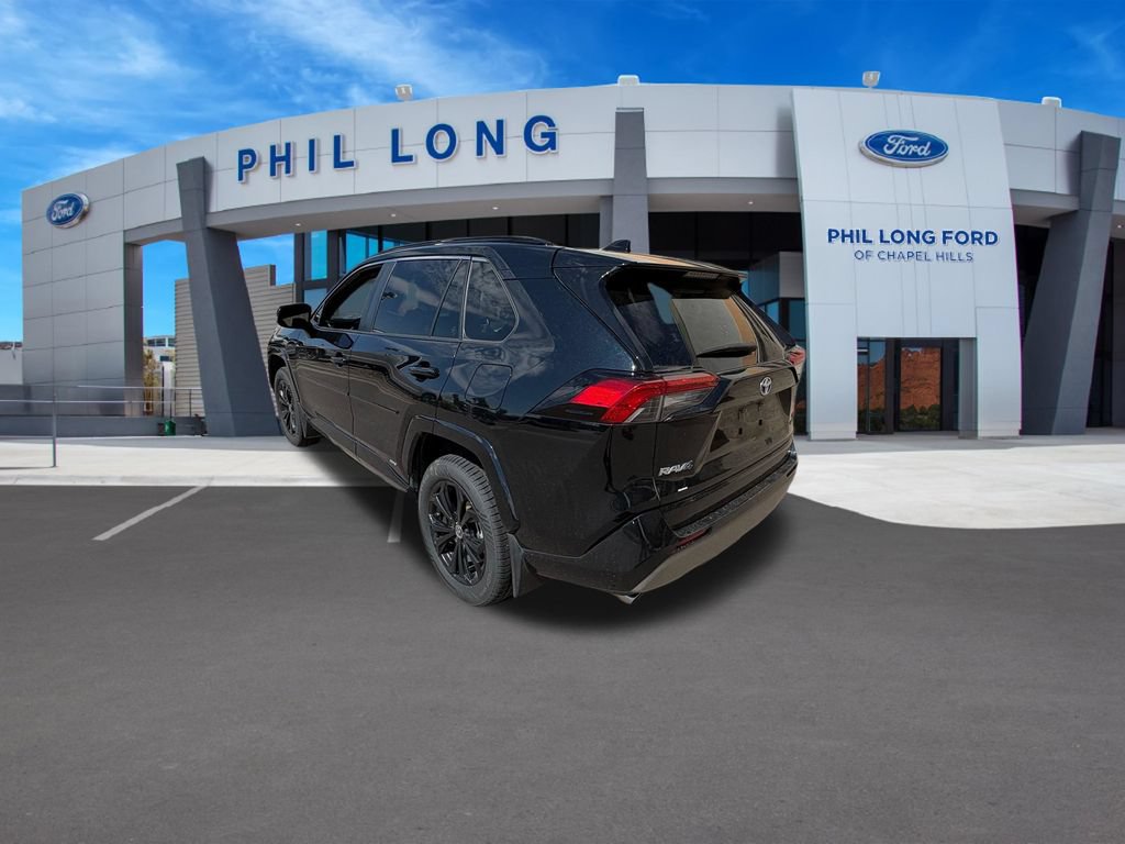 Used 2022 Toyota RAV4 SE w/ Convenience Package AWD/4WD image 4