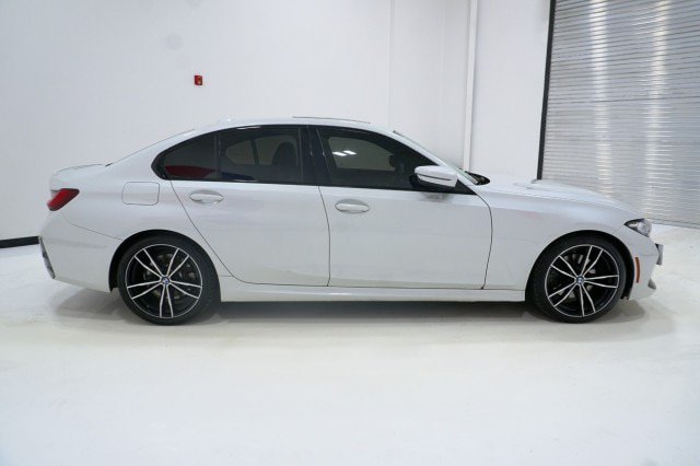 Used 2023 BMW 330i Sedan w/ M Sport Package RWD image 3