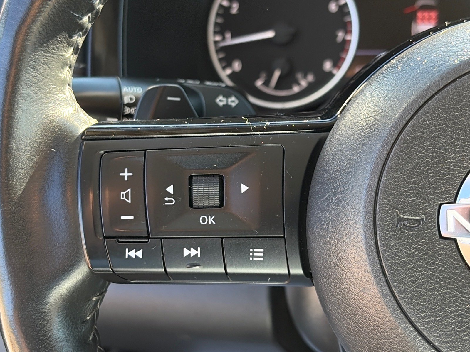 Used 2023 Nissan Pathfinder SL AWD/4WD image 15