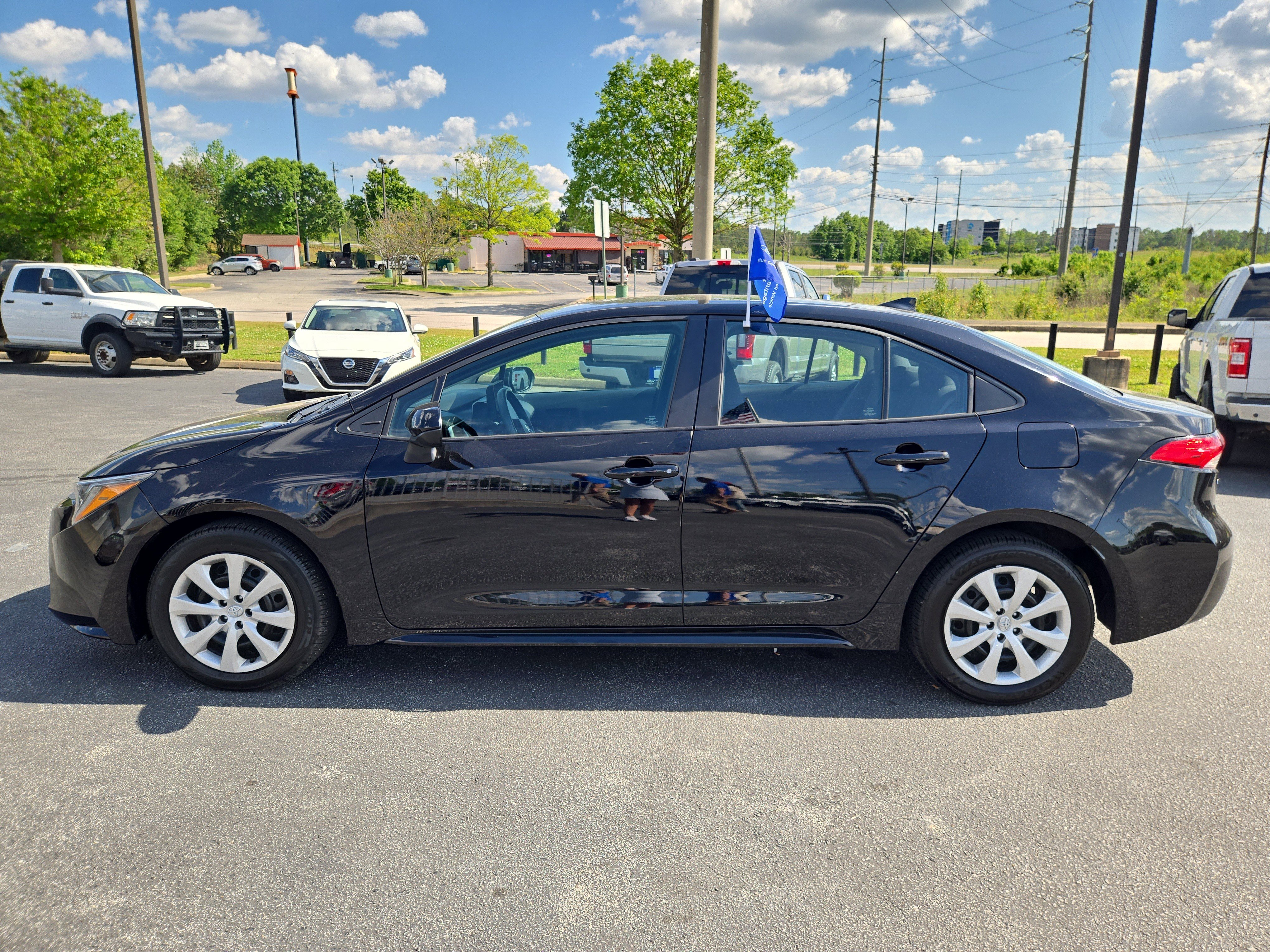 Used 2023 Toyota Corolla LE FWD image 9