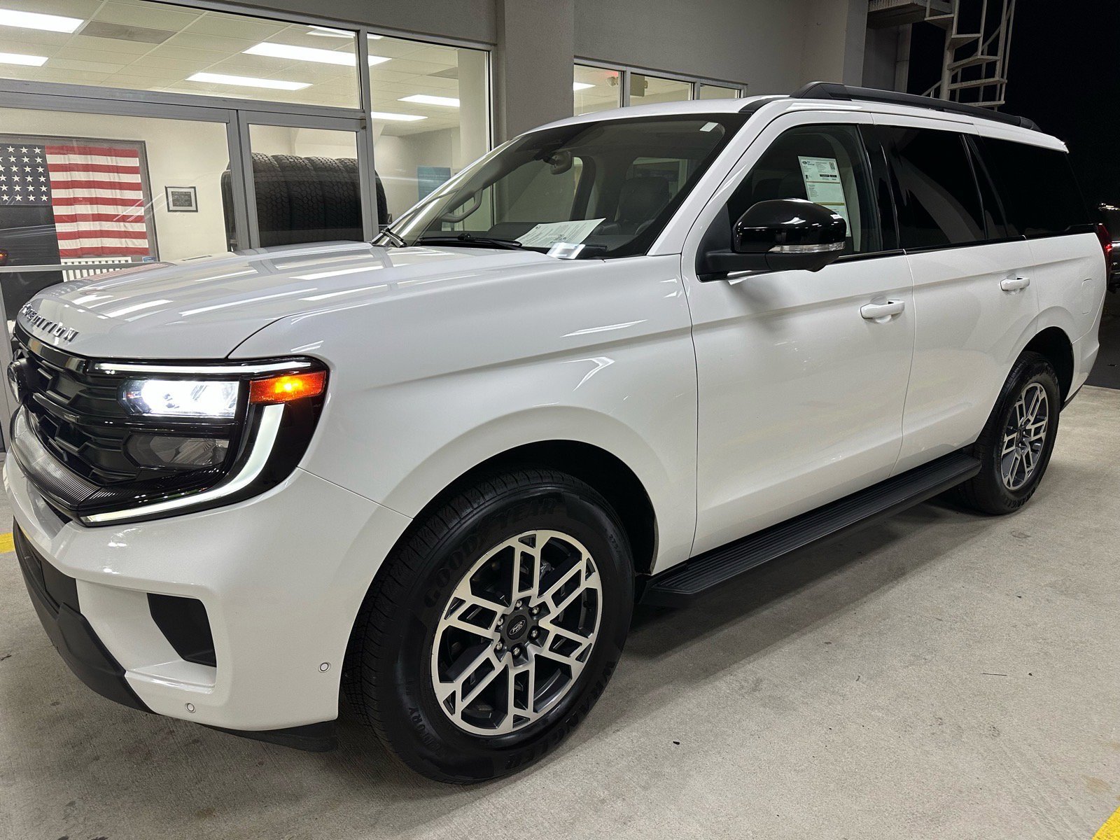 Certified 2025 Ford Expedition Active image 2