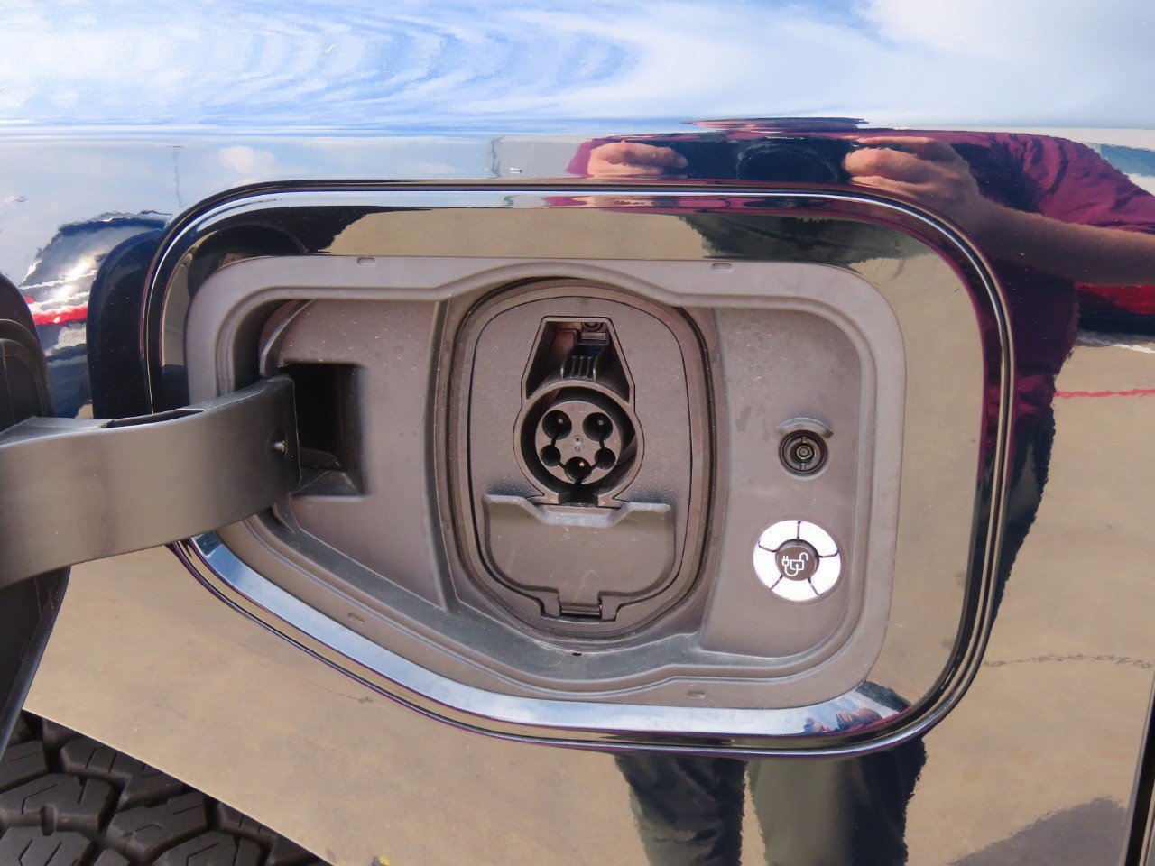 Certified 2025 Ford F150 Lightning Lariat image 21