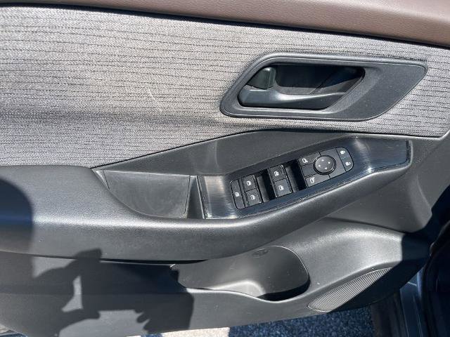 Used 2023 Nissan Rogue S AWD/4WD image 18