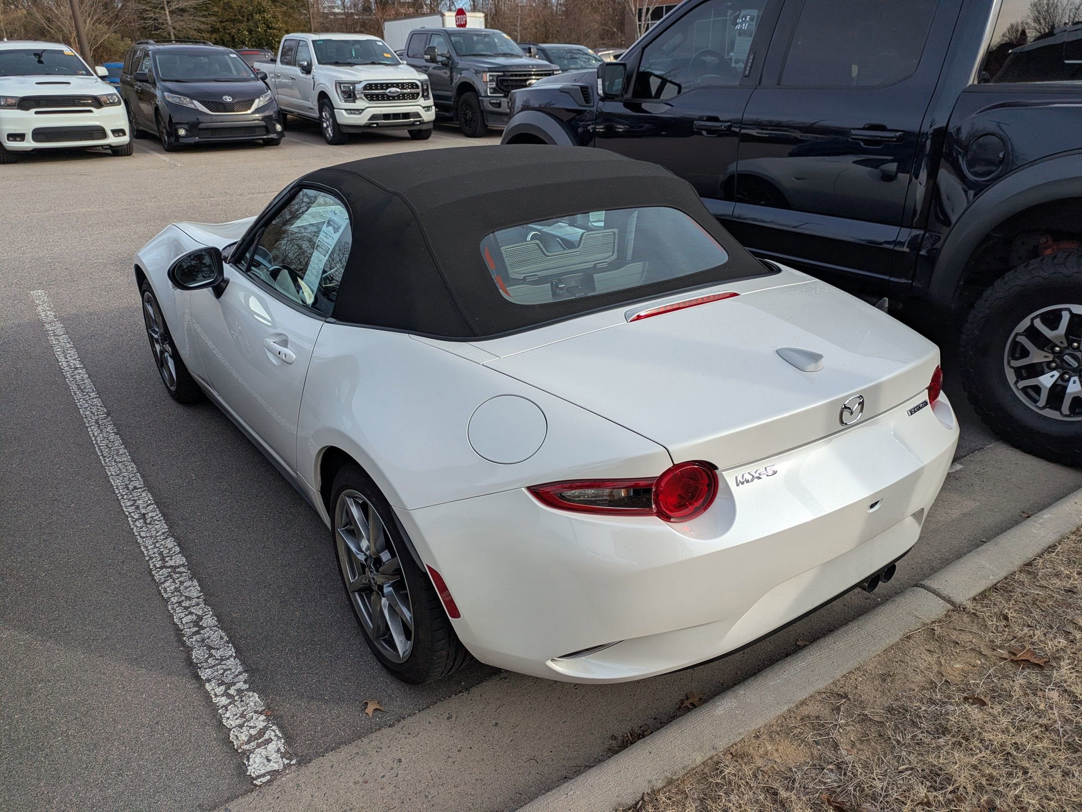 Used 2023 MAZDA MX-5 Miata Grand Touring image 2