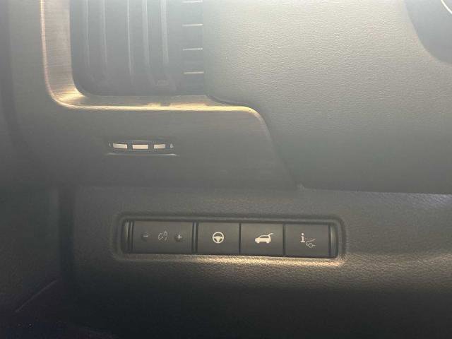 Used 2023 Nissan Pathfinder Platinum AWD/4WD image 16