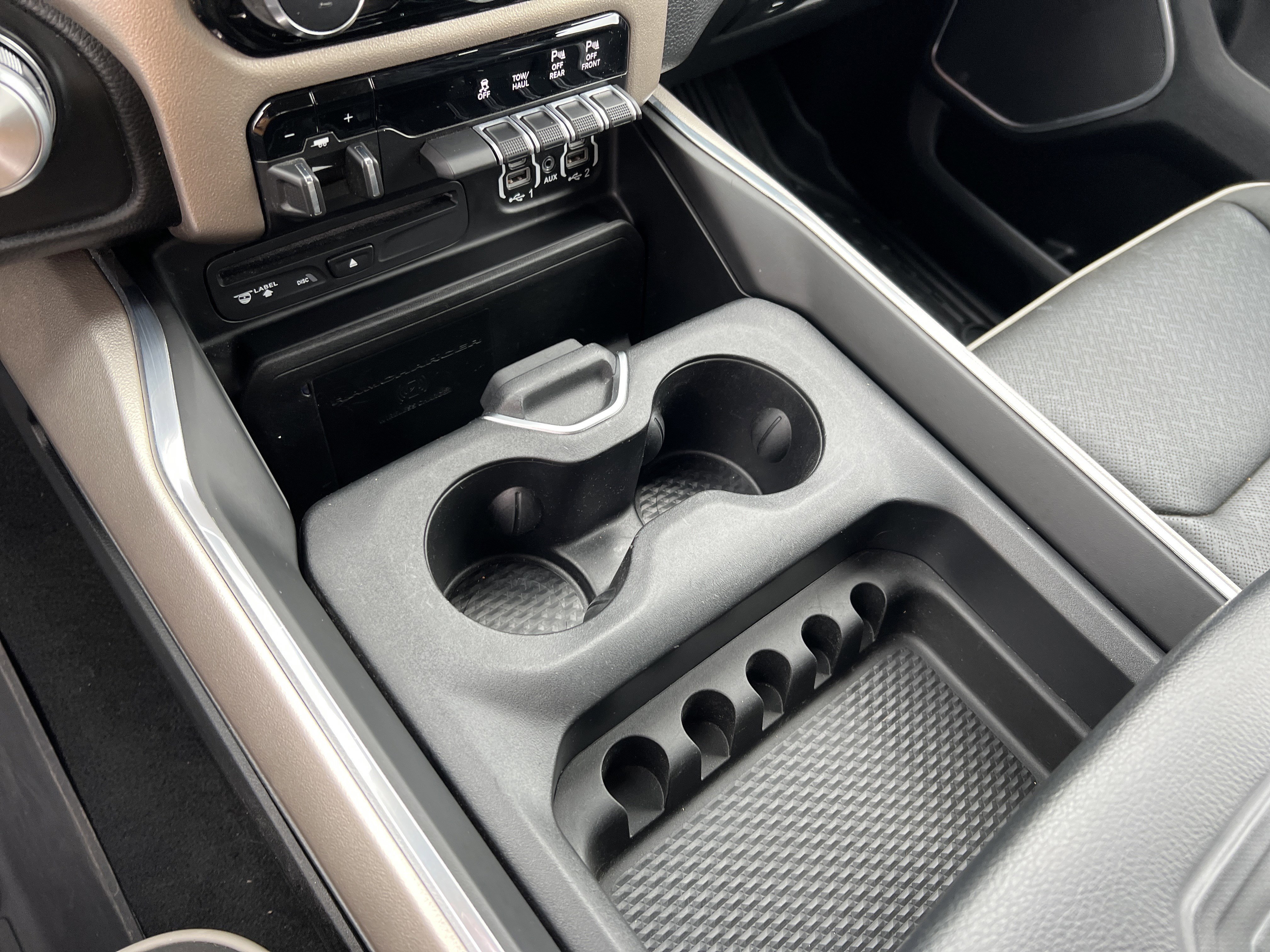 Used 2019 RAM 1500 Laramie image 32