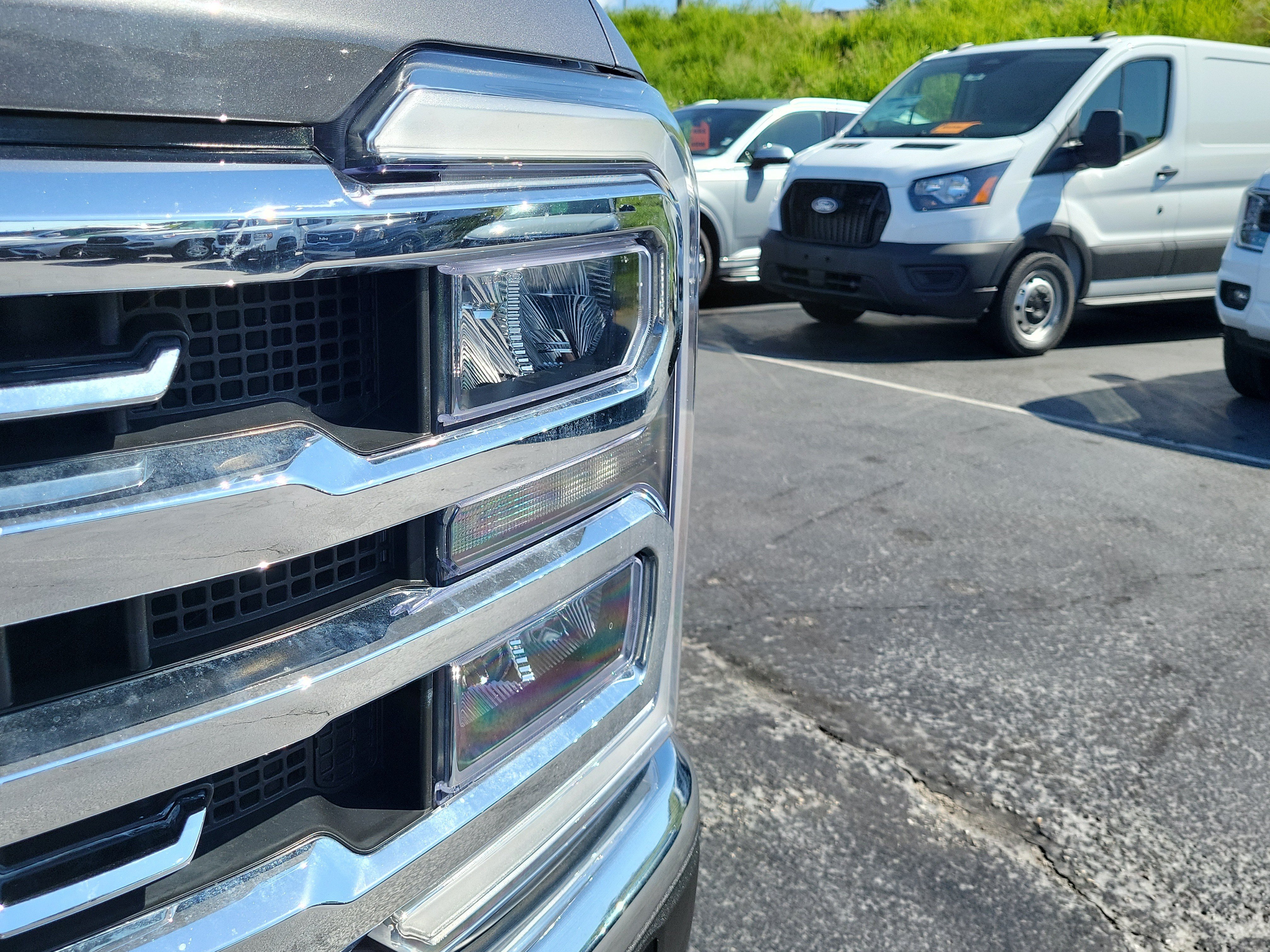 Certified 2023 Ford F250 Lariat w/ FX4 Off-Road Package AWD/4WD image 3