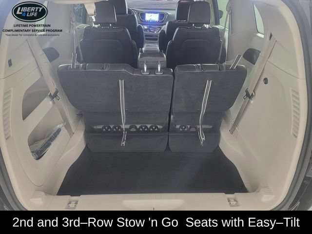 Used 2024 Chrysler Pacifica Touring-L FWD image 16