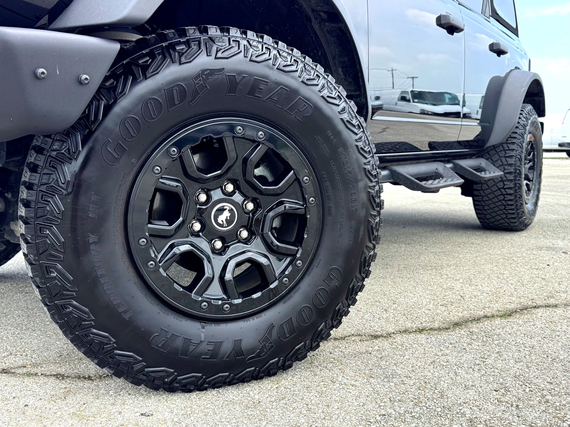 Certified 2024 Ford Bronco Wildtrak AWD/4WD image 2