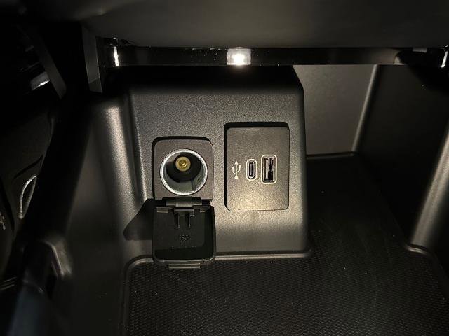 Certified 2025 Ford Explorer Platinum w/ Ultimate Package image 22