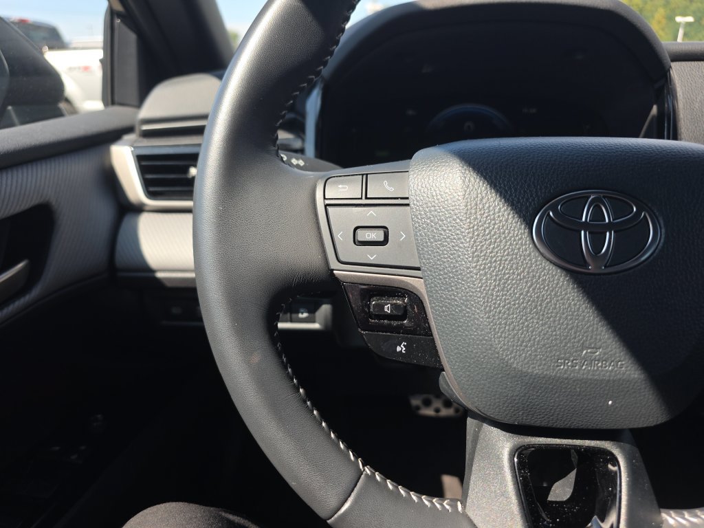 Used 2025 Toyota Camry SE AWD/4WD image 30