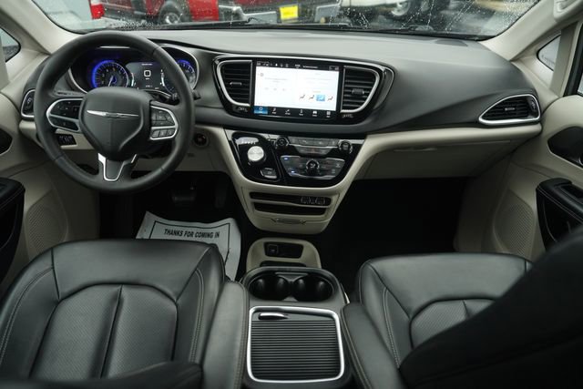Used 2023 Chrysler Pacifica Touring-L FWD image 22