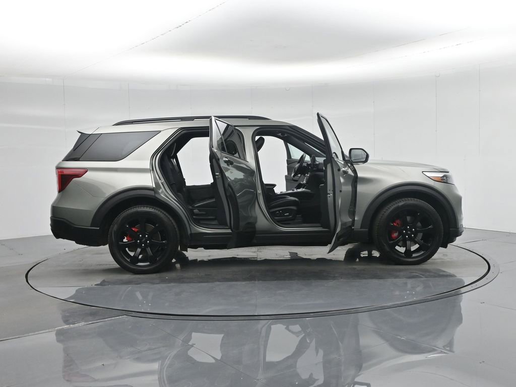 Certified 2020 Ford Explorer ST w/ ST Street Pack image 5