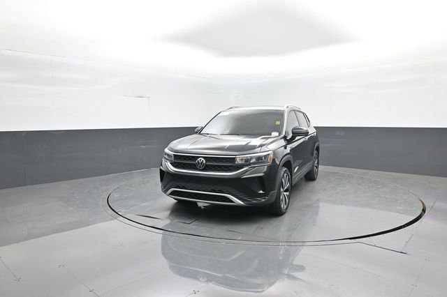 Used 2022 Volkswagen Taos SE image 3