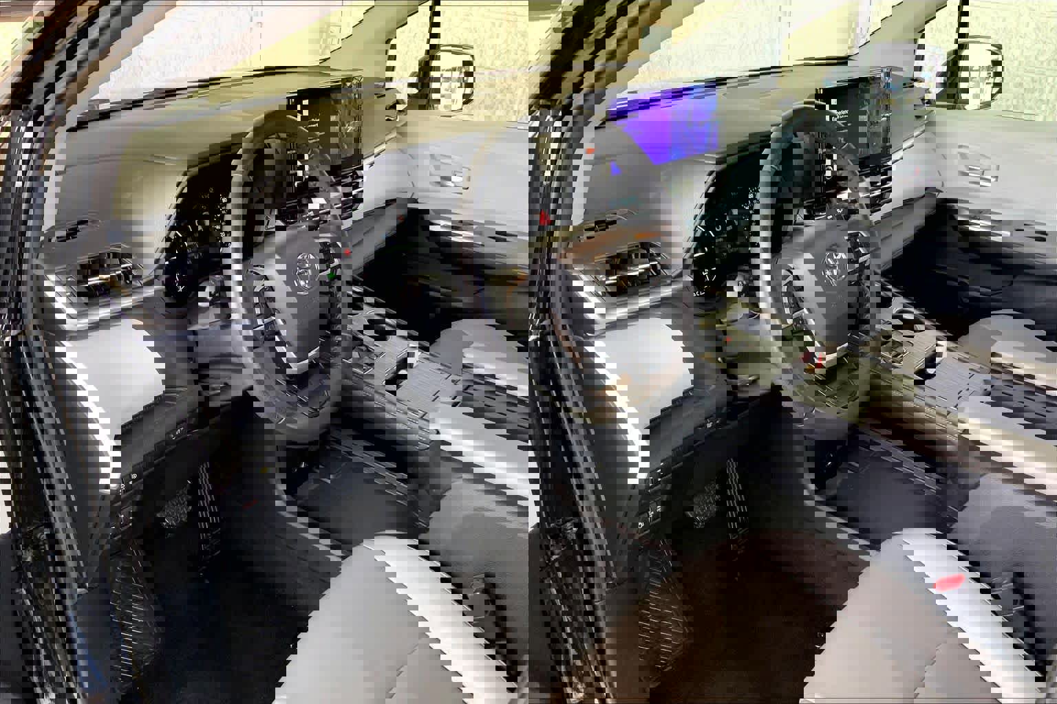 Used 2025 Toyota Sienna XLE image 17