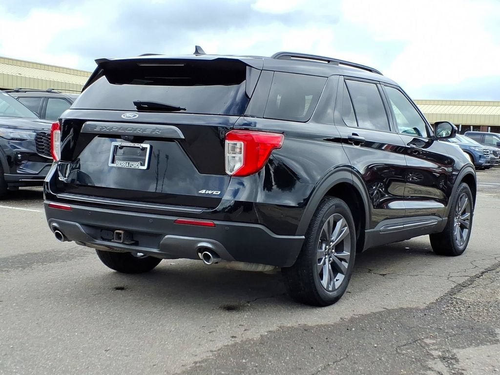 Certified 2023 Ford Explorer XLT w/ Equipment Group 202A AWD/4WD image 5