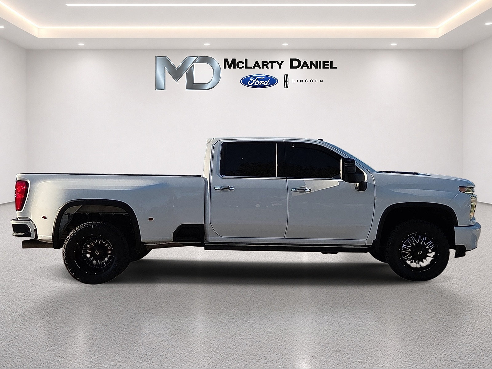 Used 2022 Chevrolet Silverado 3500 High Country AWD/4WD image 6
