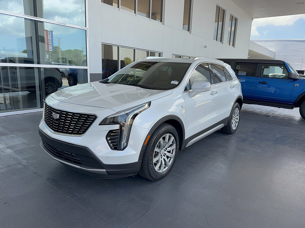 Used 2023 Cadillac XT4 Premium Luxury w/ Technology Package FWD image 2