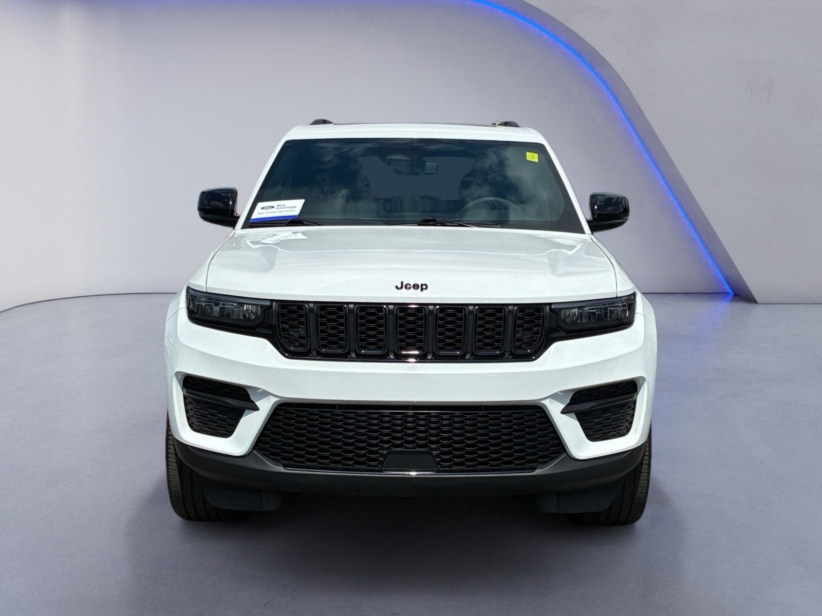 Used 2024 Jeep Grand Cherokee Altitude RWD image 8