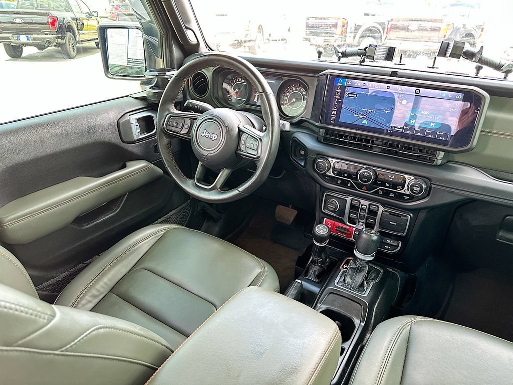 Used 2024 Jeep Gladiator Mojave AWD/4WD image 19