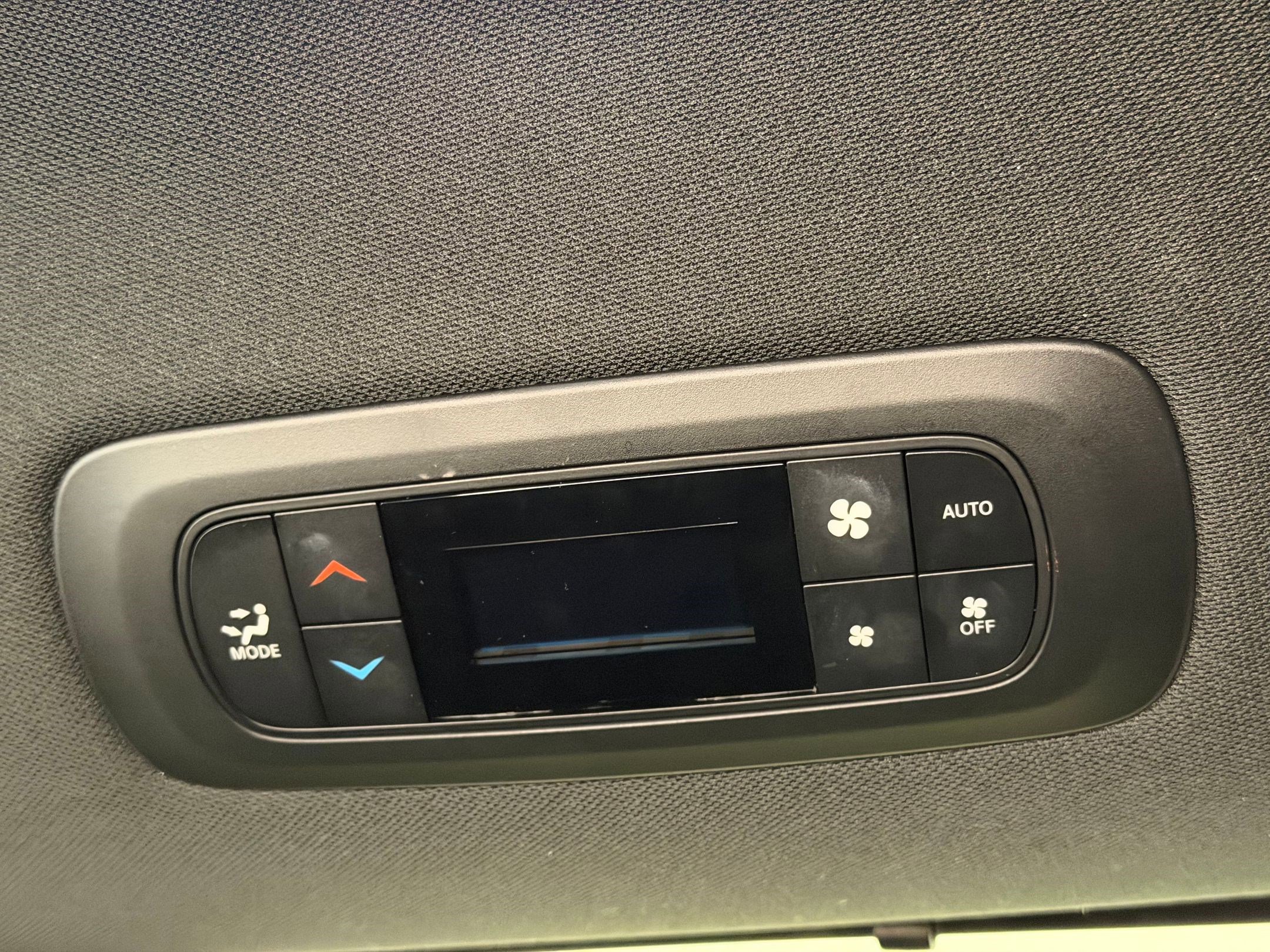 Used 2025 Chrysler Pacifica Select image 16