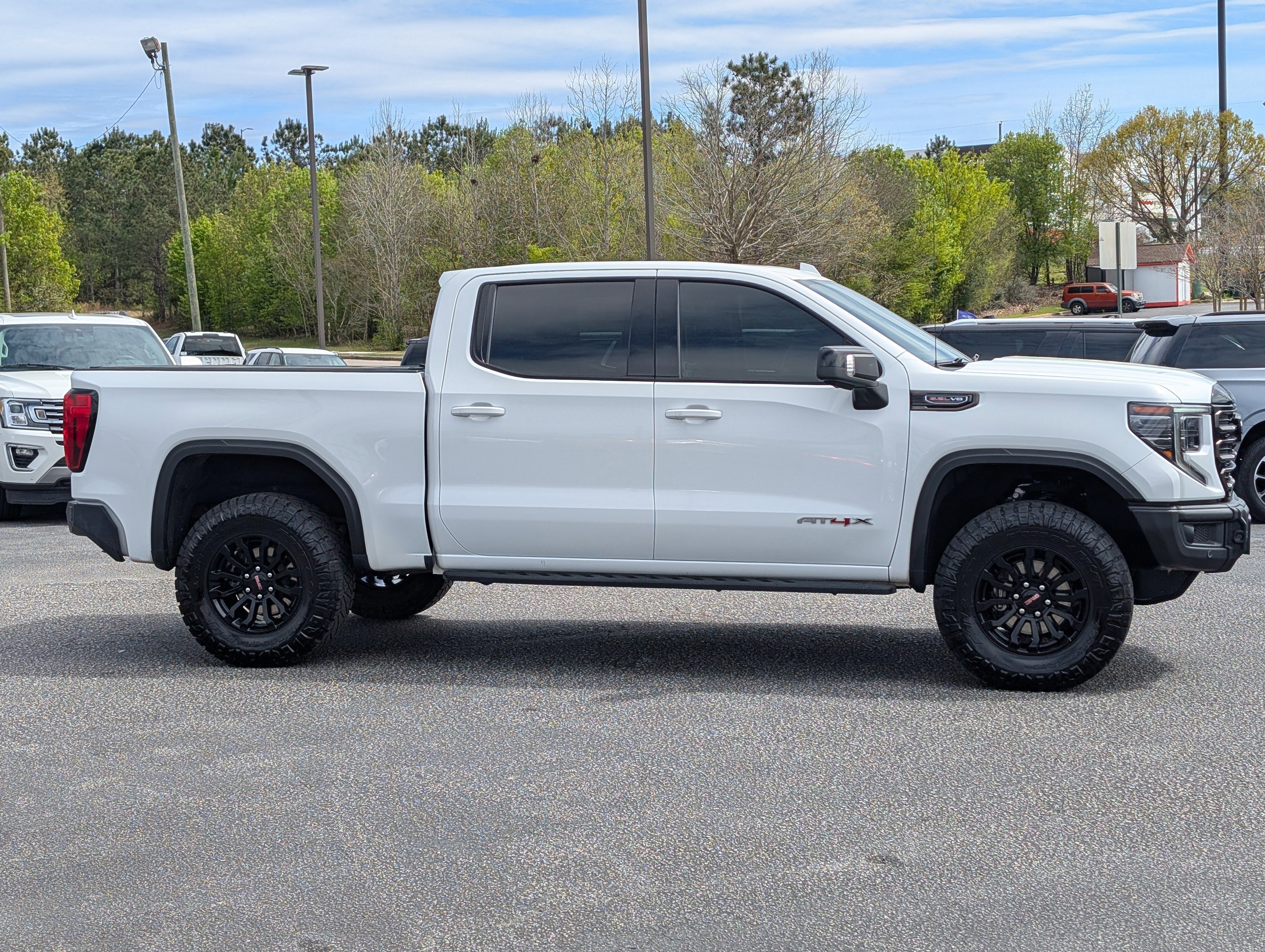 Used 2023 GMC Sierra 1500 AT4X image 2