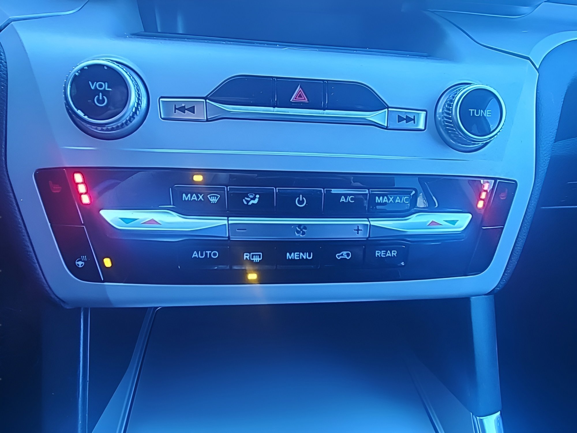 Certified 2023 Ford Explorer XLT w/ Equipment Group 202A image 21