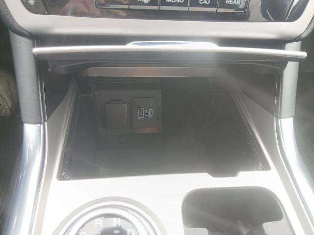 Certified 2022 Ford Explorer XLT w/ Equipment Group 202A AWD/4WD image 22
