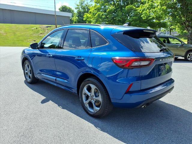 Certified 2023 Ford Escape ST-Line Select AWD/4WD image 2
