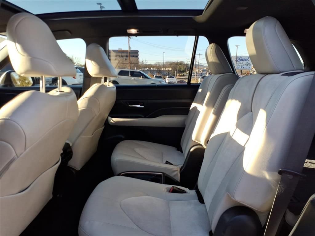 Used 2024 Toyota Grand Highlander AWD Hybrid image 17