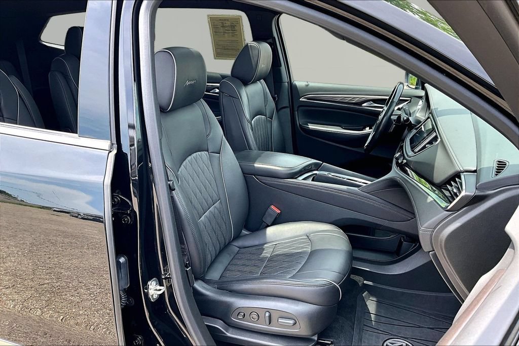 Used 2023 Buick Enclave Avenir w/ Avenir Technology Package AWD/4WD image 7