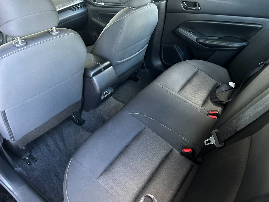 Used 2025 Nissan Altima 2.5 SV FWD image 11