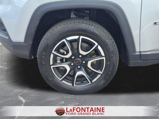 Used 2025 Jeep Compass Trailhawk AWD/4WD image 32