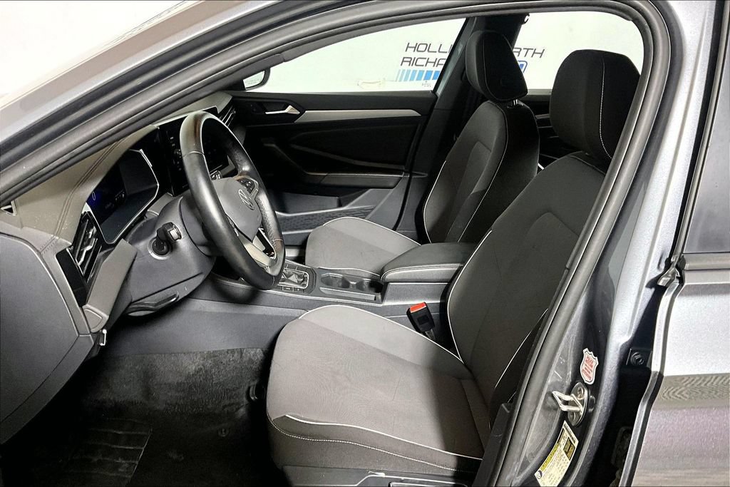 Used 2025 Volkswagen Jetta Sport FWD image 20