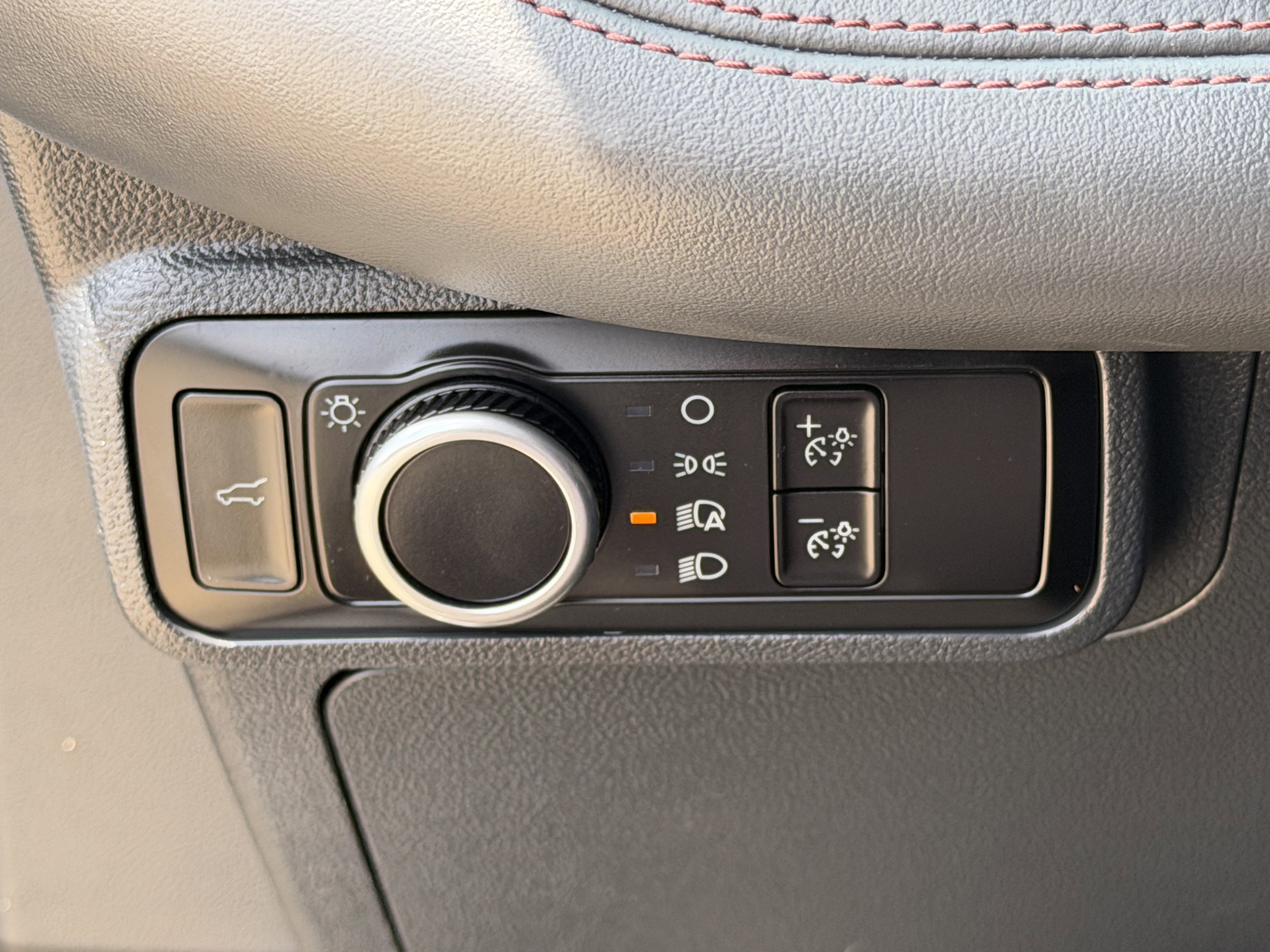 Certified 2025 Ford Explorer Active RWD image 23