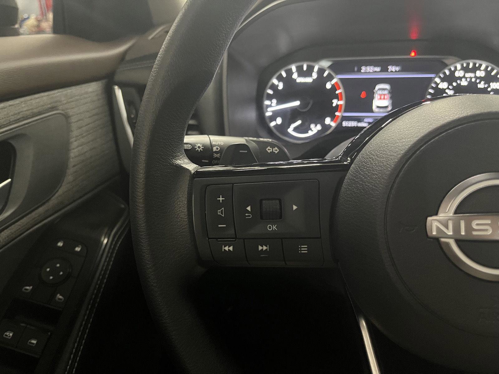 Used 2023 Nissan Rogue SV image 19