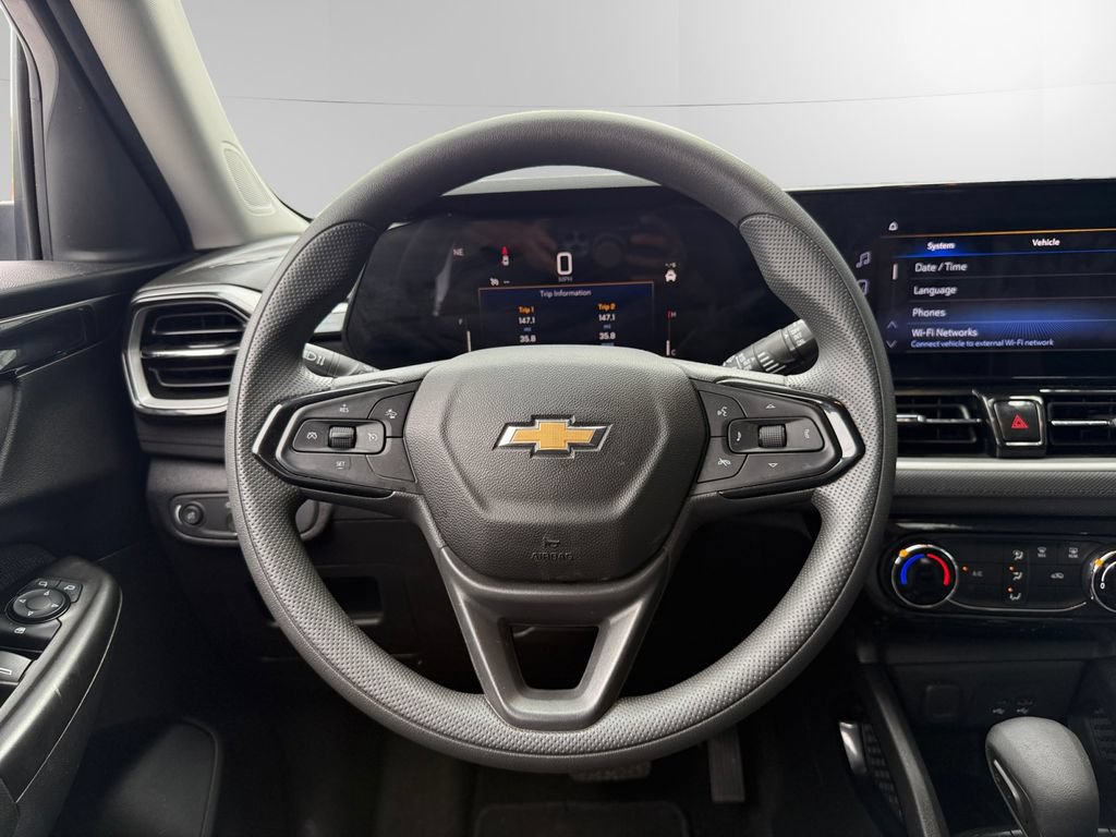 Used 2025 Chevrolet TrailBlazer LT AWD/4WD image 12
