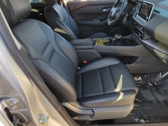 Used 2023 Nissan Rogue SV w/ SV Premium B Package FWD image 19
