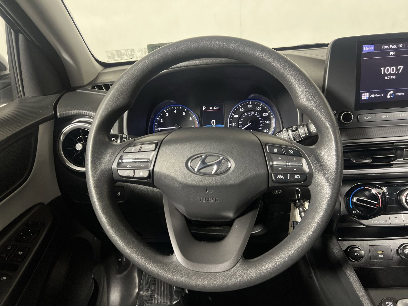 Used 2022 Hyundai Kona SE image 15