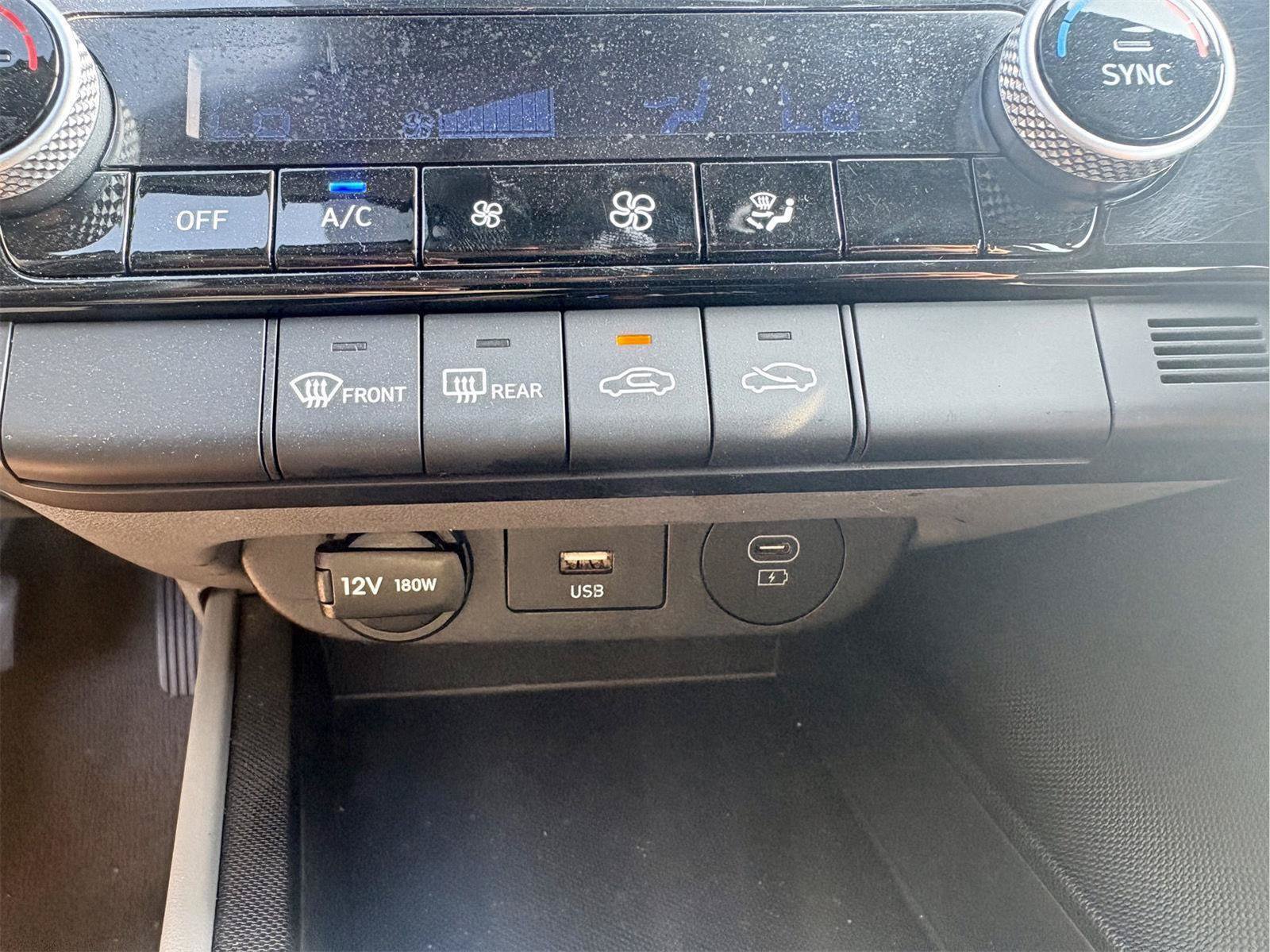 Used 2024 Hyundai Elantra SEL FWD image 18