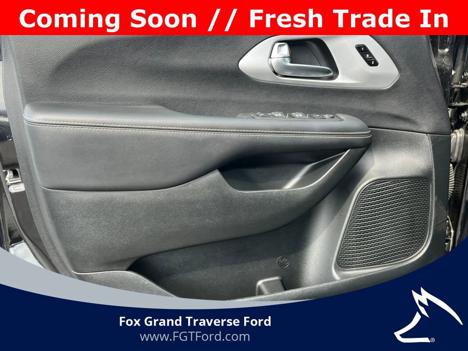 Used 2025 Chrysler Pacifica Limited FWD image 20
