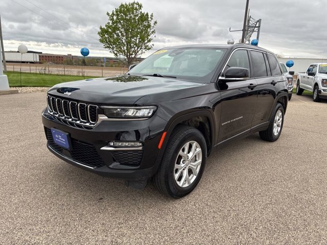 Used 2023 Jeep Grand Cherokee Limited AWD/4WD image 4