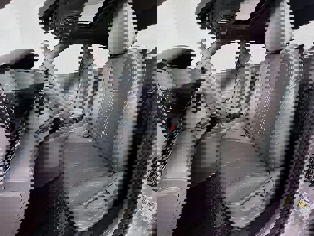 Used 2025 Hyundai Elantra SEL image 15