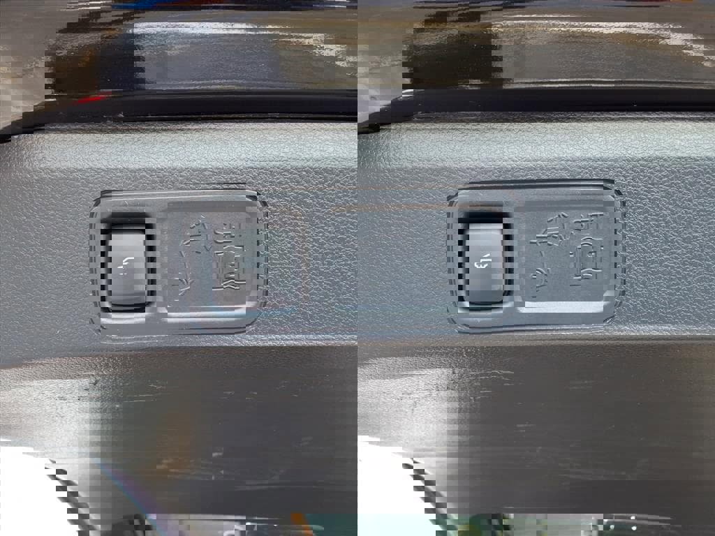 Certified 2024 Ford Expedition XLT image 27