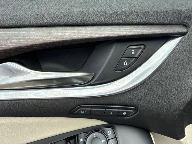 Used 2022 Buick Enclave Avenir w/ Avenir Technology Package AWD/4WD image 16