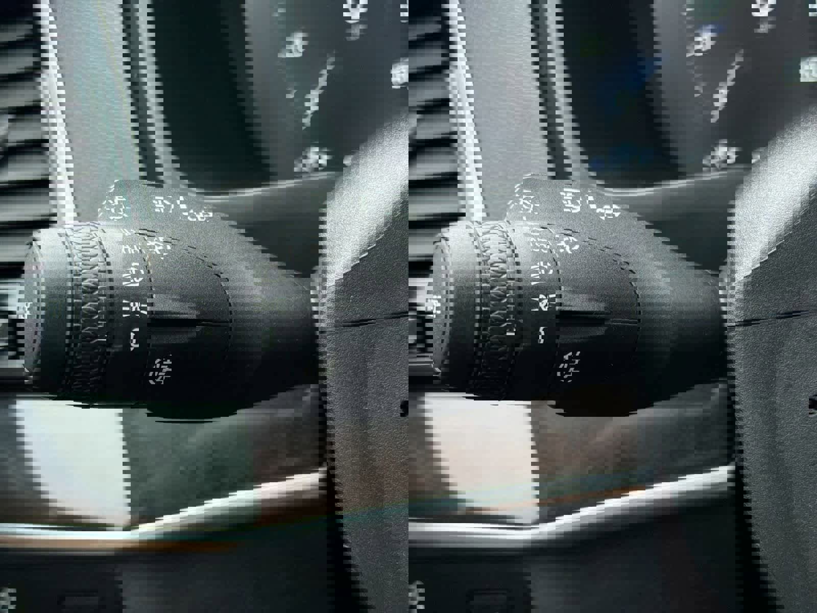 Used 2018 Volvo XC90 T6 Momentum w/ Convenience Package image 28